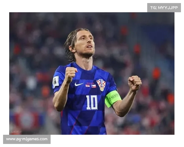 老将莫德里奇替补席凝视角旗，赛季末去留引关注